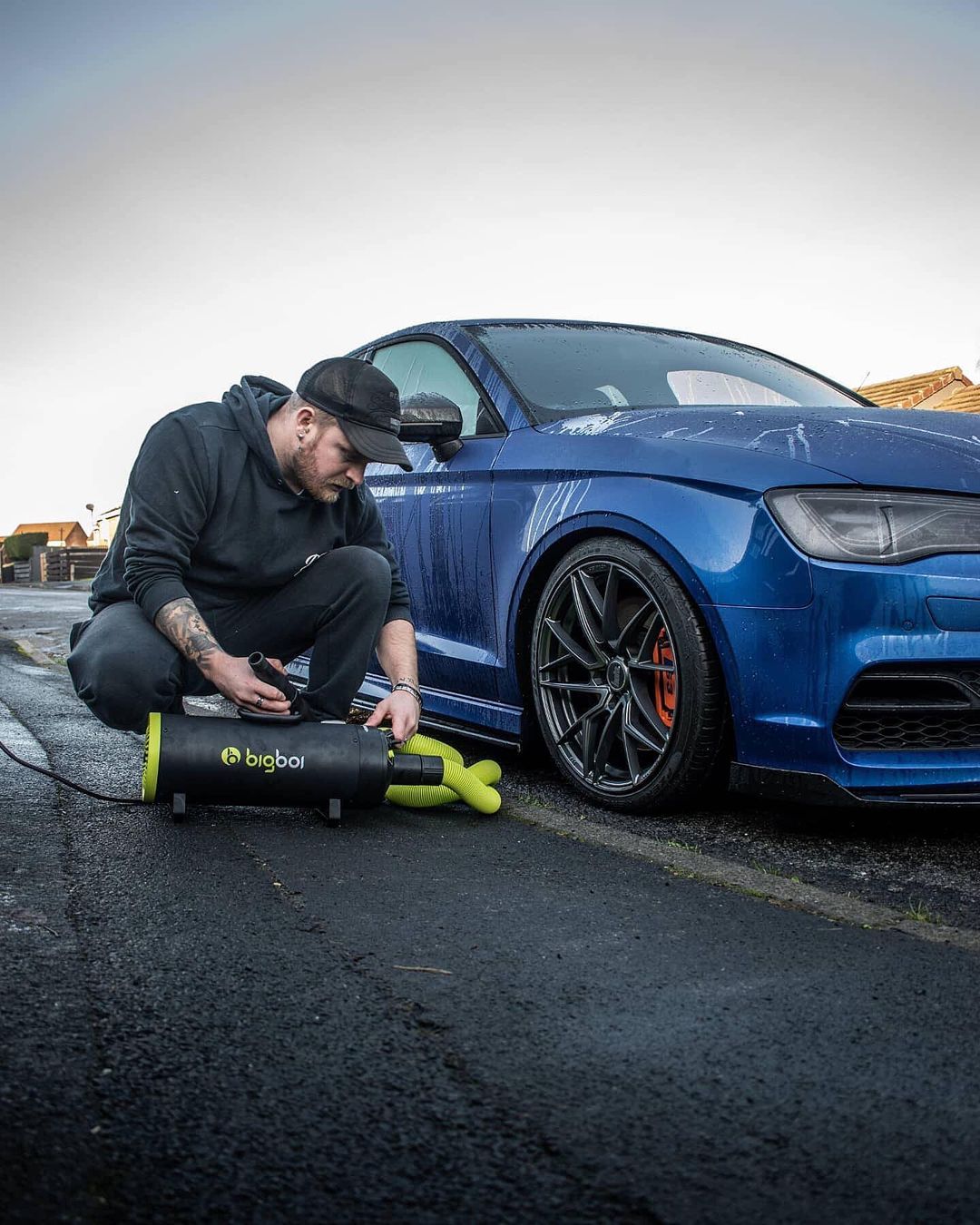 BlowR MINI+ touchless car dryer in front of a freshly detailed blue car