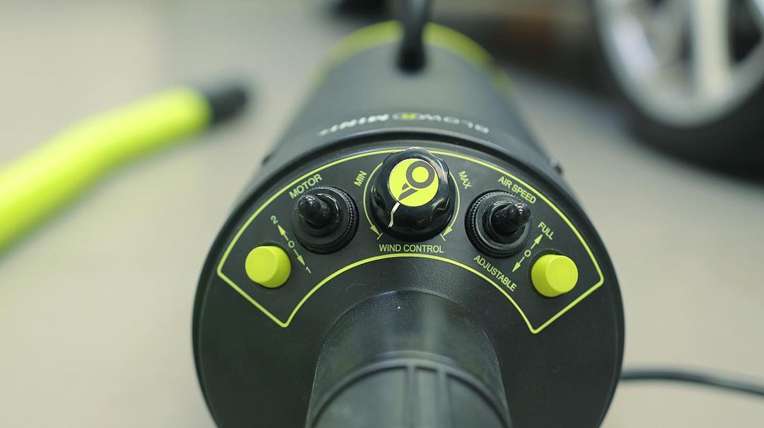 BlowR MINI Plus Adjustable Wind Speed - Touchless Drier for Cars 